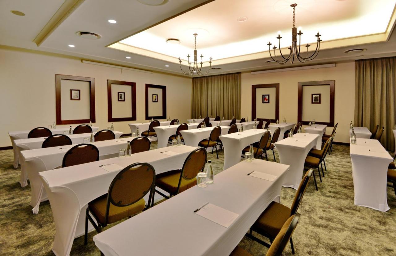 The Centurion Hotel Екстер'єр фото