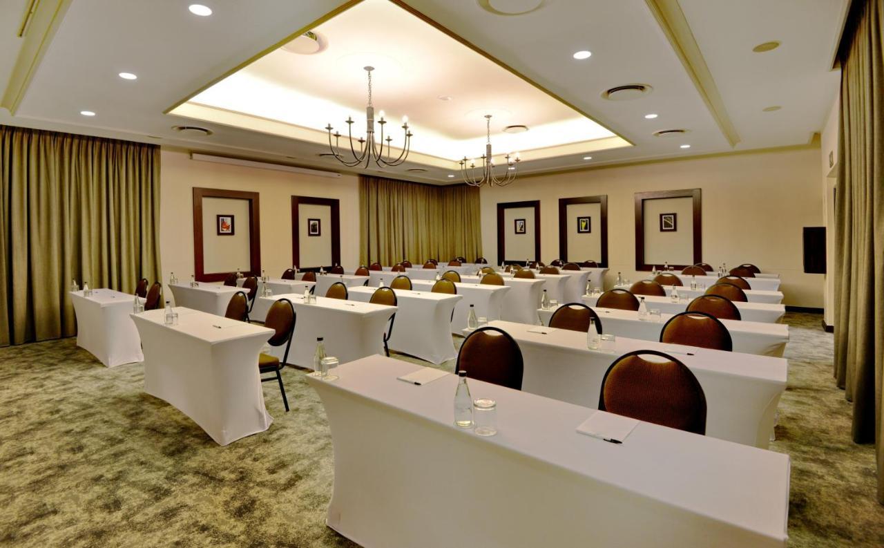 The Centurion Hotel Екстер'єр фото