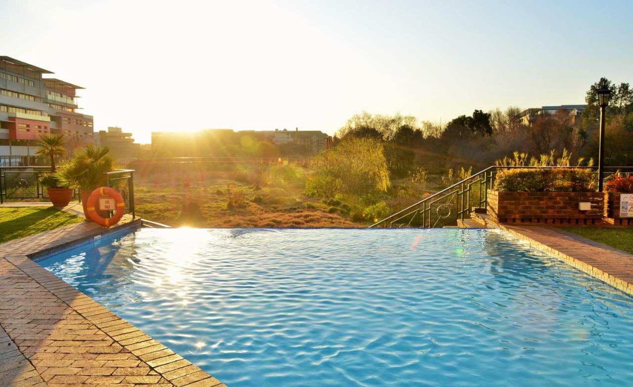 The Centurion Hotel Екстер'єр фото